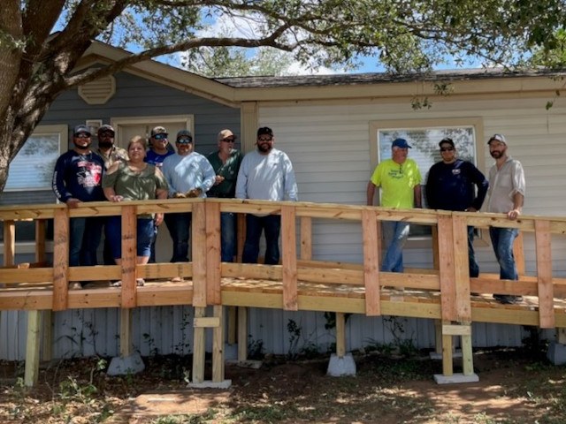 Volunteers for Texas Ramp project Pearsall